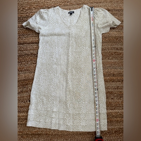 Nicole Miller Small Tan & White Tiered Hem Short Sleeve V Neck Sheath Dress - Picture 7 of 8